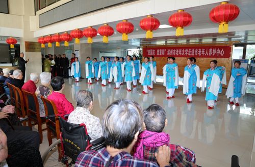 迎国庆度重阳滨州市老年大学走进市老年人养护中心慰问演出举办